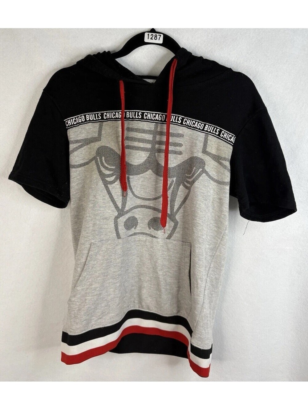 NBA Chicago Bulls Short Sleeve Hoodie Men’s Small